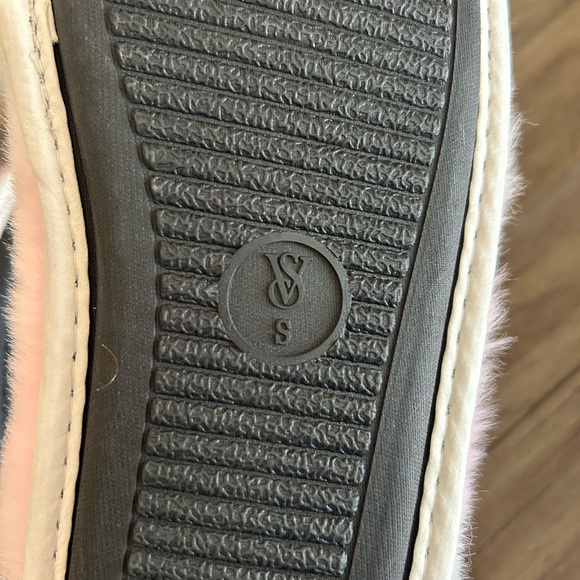 New! Victoria’s Secret faux fur slippers - Picture 6 of 6